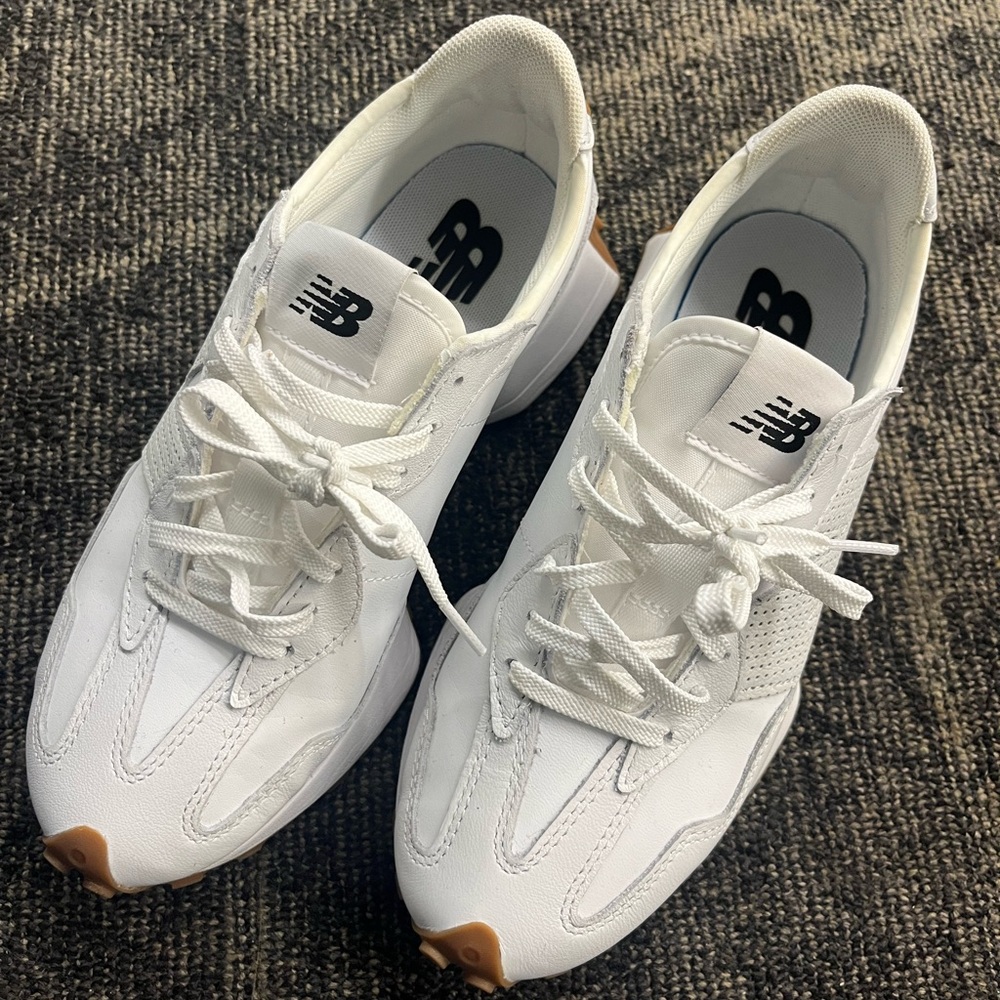 New Balance WOMENS 327 all White leather Sneakers excellent condition w/box